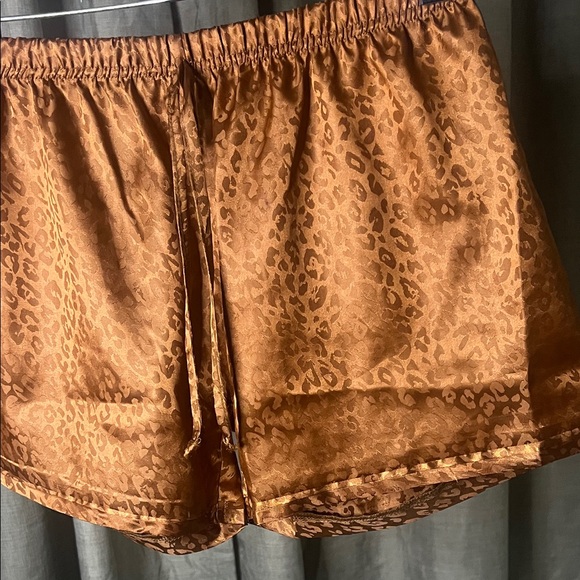 Leopard Print Satin Pajama Set - Picture 9 of 16